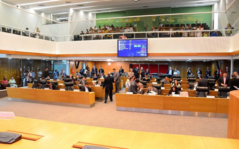 O Plenário da Assembleia Legislativa aprovou a MP, de autoria do Poder Executivo, que institui sistemática de tributação, no âmbito do ICMS, para indústrias e agroindústrias estabelecidas no Maranhão e àquelas que se implantarem nos 30 municípios de menor IDH; o governador Flávio Dino afirma que a finalidade desta Medida Provisória é estimular a instalação de segmentos industriais ou agroindustriais inexistentes no estado (Foto: Leonardo Lucena) O Plenário da Assembleia Legislativa aprovou a MP, de autoria do Poder Executivo, que institui sistemática de tributação, no âmbito do ICMS, para indústrias e agroindústrias estabelecidas no Maranhão e àquelas que se implantarem nos 30 municípios de menor IDH; o governador Flávio Dino afirma que a finalidade desta Medida Provisória é estimular a instalação de segmentos industriais ou agroindustriais inexistentes no estado