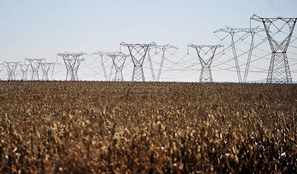 A falta ou alto custo da energia elétrica (42,11%) e a elevada carga tributária (44%) figuraram nos primeiros lugares do ranking de problemas enfrentados pela indústria apontados pelos empresários tocantinenses nas pesquisas Sondagem Industrial e Sondagem Industrial da Construção, respectivamente; a Sondagem Industrial, o ranking segue com problemas como competição desleal (36,84%) e inadimplência dos clientes (35,09%); as pesquisas são realizadas pela Federação das Indústrias do Estado do Tocantins (FIETO) com o apoio da Confederação Nacional da Indústria (CNI) e equivalem ao 4º trimestre de 2016
(Foto: Leonardo Lucena) A falta ou alto custo da energia elétrica (42,11%) e a elevada carga tributária (44%) figuraram nos primeiros lugares do ranking de problemas enfrentados pela indústria apontados pelos empresários tocantinenses nas pesquisas Sondagem Industrial e Sondagem Industrial da Construção, respectivamente; a Sondagem Industrial, o ranking segue com problemas como competição desleal (36,84%) e inadimplência dos clientes (35,09%); as pesquisas são realizadas pela Federação das Indústrias do Estado do Tocantins (FIETO) com o apoio da Confederação Nacional da Indústria (CNI) e equivalem ao 4º trimestre de 2016