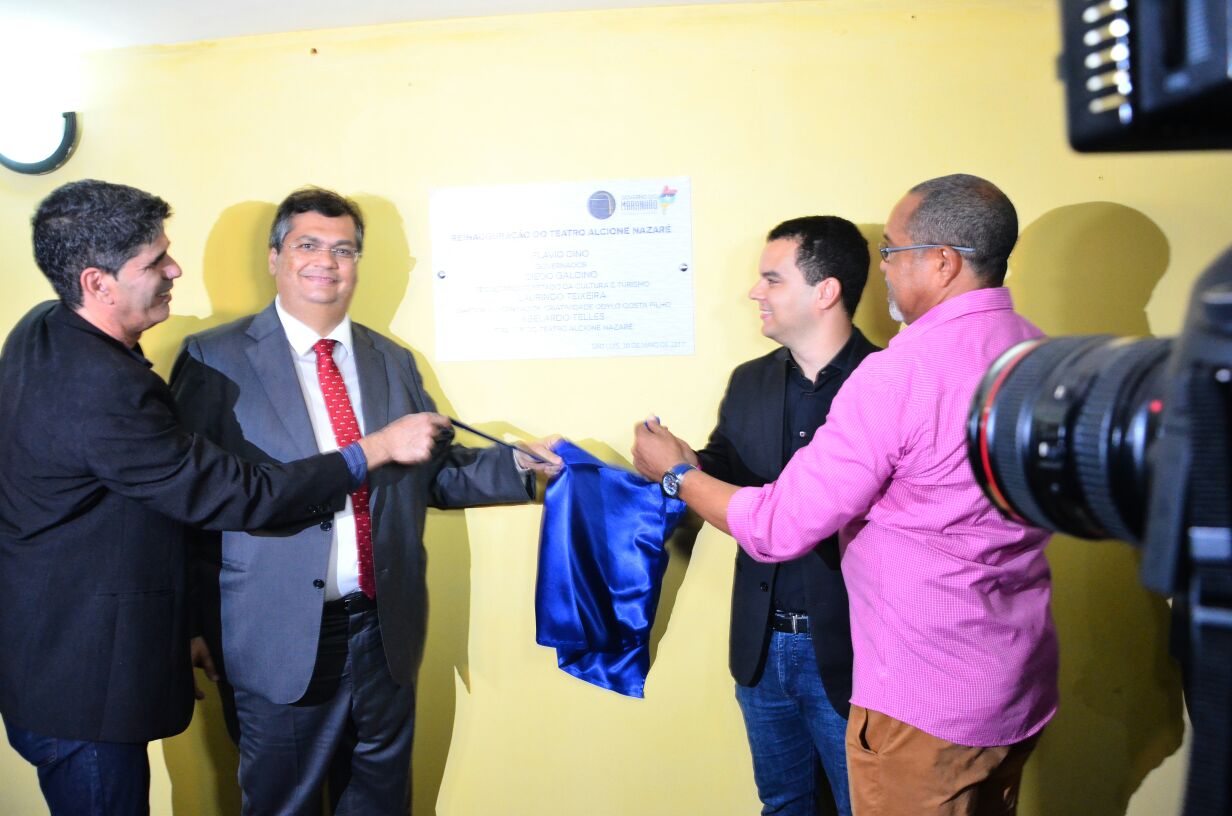 O governador Flávio Dino inaugurou o Teatro Alcione Nazaré, que integra Centro de Criatividade Odylo Costa Filho, no Centro Histórico de São Luís, que após dois anos de portas fechadas, reabre, agora revitalizado; executada pela Secretaria de Estado da Cultura e Turismo (Sectur), a reforma do Teatro Alcione Nazaré inclui o palco, camarins e outras melhorias como pintura, estrutura do telhado, instalações elétricas; o Centro de Criatividade também foi todo pintado e o anfiteatro passou por reparos (Foto: Leonardo Lucena) O governador Flávio Dino inaugurou o Teatro Alcione Nazaré, que integra Centro de Criatividade Odylo Costa Filho, no Centro Histórico de São Luís, que após dois anos de portas fechadas, reabre, agora revitalizado; executada pela Secretaria de Estado da Cultura e Turismo (Sectur), a reforma do Teatro Alcione Nazaré inclui o palco, camarins e outras melhorias como pintura, estrutura do telhado, instalações elétricas; o Centro de Criatividade também foi todo pintado e o anfiteatro passou por reparos