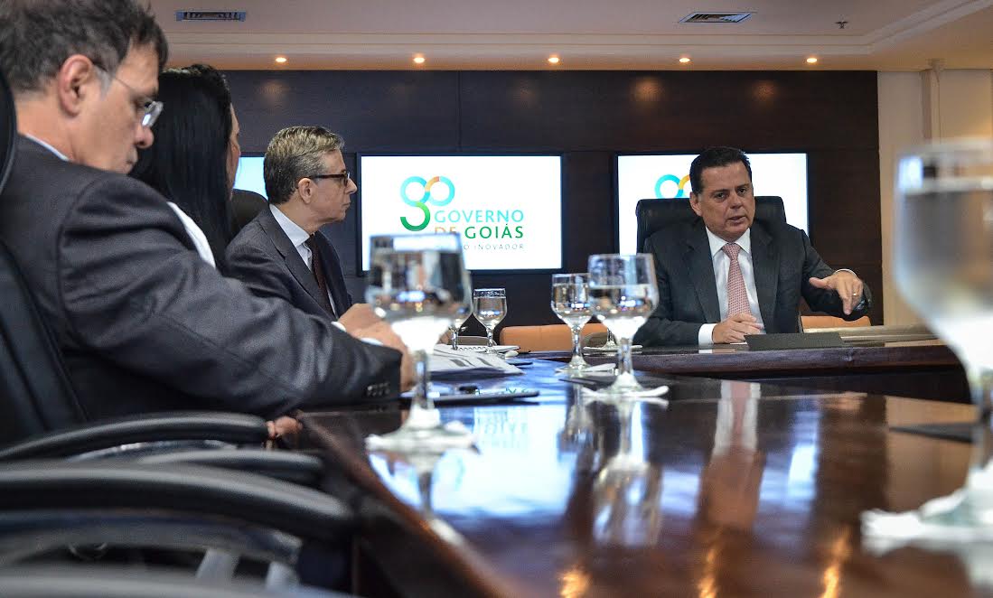 O governador Marconi Perillo e o secretário de Segurança Pública e Administração Penitenciária, Ricardo Balestreri, participaram de reunião do programa Goiás Mais Competitivo e Inovador; em pauta, IMLs e presídios do Estado; “Começamos uma grande força-tarefa na área de segurança, especialmente com vistas a resolver os assuntos burocráticos”, disse Marconi; governador pediu ainda mais comprometimento da cúpula da Segurança Pública para que todas as questões da área possam ser solucionadas; “É preciso que todos façam muito bem o dever de casa para que o estado chegue a bons resultados”, declarou (Foto: José Barbacena) O governador Marconi Perillo e o secretário de Segurança Pública e Administração Penitenciária, Ricardo Balestreri, participaram de reunião do programa Goiás Mais Competitivo e Inovador; em pauta, IMLs e presídios do Estado; “Começamos uma grande força-tarefa na área de segurança, especialmente com vistas a resolver os assuntos burocráticos”, disse Marconi; governador pediu ainda mais comprometimento da cúpula da Segurança Pública para que todas as questões da área possam ser solucionadas; “É preciso que todos façam muito bem o dever de casa para que o estado chegue a bons resultados”, declarou
