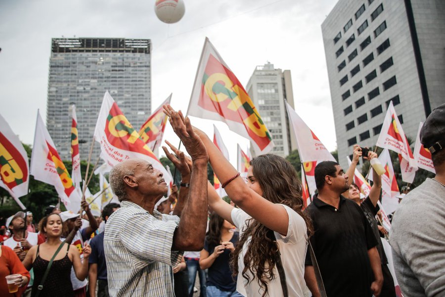A contrarreforma trabalhista é um atentado contra o Direito do Trabalho, a CLT e a própria Constituição de 1988. Para que se transforme em realidade sem maiores traumas faz-se necessário golpear as entidades sindicais (Foto: Adilson Araújo) A contrarreforma trabalhista é um atentado contra o Direito do Trabalho, a CLT e a própria Constituição de 1988. Para que se transforme em realidade sem maiores traumas faz-se necessário golpear as entidades sindicais