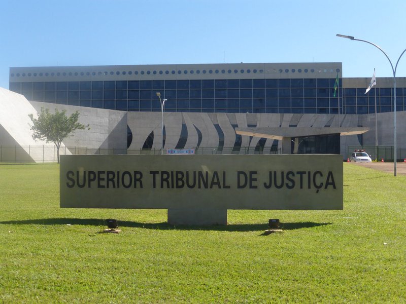 6ª Turma do Superior Tribunal de Justiça concedeu Habeas Corpus suspendendo determinação de execução provisória da pena de uma condenada quando ainda estava pendente o julgamento dos embargos de declaração; ao negar apelação interposta pela ré, o Tribunal de Justiça do Paraná havia determinado a execução provisória do acórdão, seguindo entendimento do Supremo Tribunal Federal que permitiu a execução da pena antes do trânsito em julgado da condenação. Com o objetivo de afastar esse trecho da decisão, a defesa da ré ingressou com Habeas Corpus no STJ, que garantiu, por ora, a liberdade da acusada (Foto: Aquiles Lins) 6ª Turma do Superior Tribunal de Justiça concedeu Habeas Corpus suspendendo determinação de execução provisória da pena de uma condenada quando ainda estava pendente o julgamento dos embargos de declaração; ao negar apelação interposta pela ré, o Tribunal de Justiça do Paraná havia determinado a execução provisória do acórdão, seguindo entendimento do Supremo Tribunal Federal que permitiu a execução da pena antes do trânsito em julgado da condenação. Com o objetivo de afastar esse trecho da decisão, a defesa da ré ingressou com Habeas Corpus no STJ, que garantiu, por ora, a liberdade da acusada