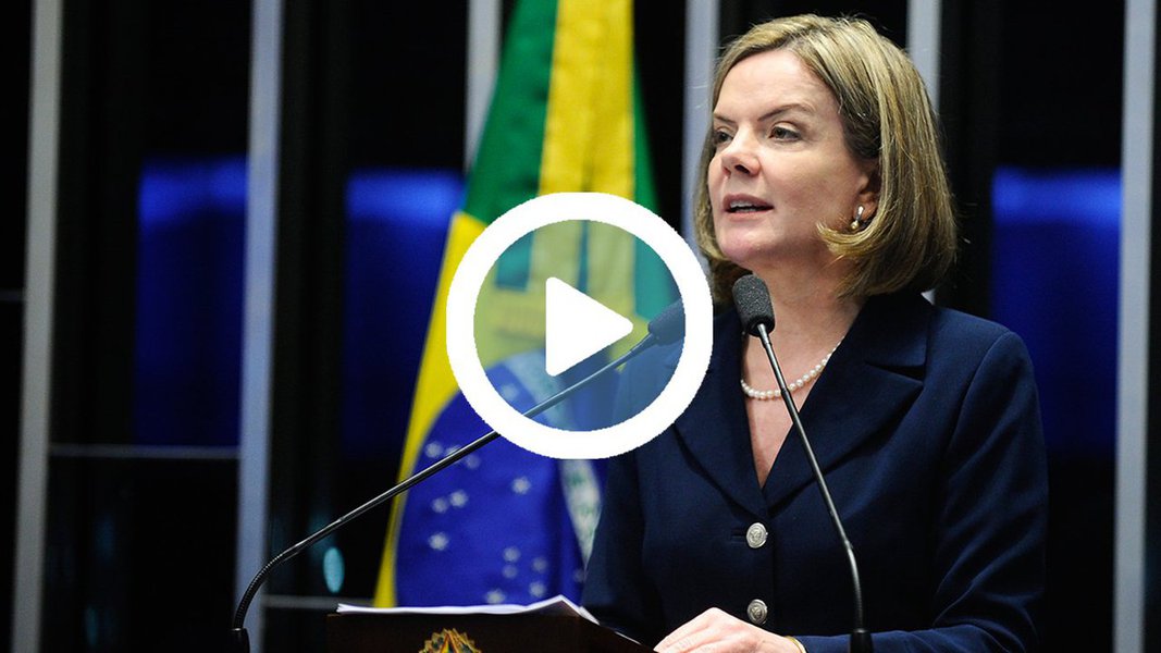 Senadora Gleisi Hoffmann (PT-PR) disse que o ex-presidente Lula é “vítima de perseguição sistemática no plano judicial” para impedir que dispute presidência da República; segundo a parlamentar, os responsáveis da Lava Jato estariam “lucrando” em palestras para detalhar as acusações contra o petista; Gleisi afirmou ainda que as denúncias do MP de que Lula seria dono de um tripléx no Guarujá são infundadas; "Como eles provam isso? Não provam, porque não há prova. Não há prova de que o presidente recebeu esse apartamento. Não há escritura, não há absolutamente nada"; ao apresentar a denúncia contra Lula, no ano passado, um dos procuradores, Henrique Pozzobon, admitiu não existir "prova cabal" de que o petista é "proprietário no papel" do tripléx (Foto: Leonardo Lucena) Senadora Gleisi Hoffmann (PT-PR) disse que o ex-presidente Lula é “vítima de perseguição sistemática no plano judicial” para impedir que dispute presidência da República; segundo a parlamentar, os responsáveis da Lava Jato estariam “lucrando” em palestras para detalhar as acusações contra o petista; Gleisi afirmou ainda que as denúncias do MP de que Lula seria dono de um tripléx no Guarujá são infundadas; "Como eles provam isso? Não provam, porque não há prova. Não há prova de que o presidente recebeu esse apartamento. Não há escritura, não há absolutamente nada"; ao apresentar a denúncia contra Lula, no ano passado, um dos procuradores, Henrique Pozzobon, admitiu não existir "prova cabal" de que o petista é "proprietário no papel" do tripléx