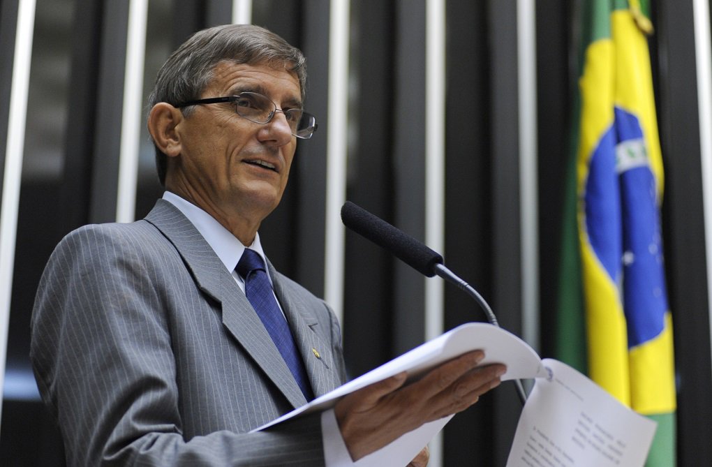 Em um workshop para jornalistas nesta manhã, o vice-líder do Governo na Câmara, Darcísio Perondi, não quis detalhar que pontos da proposta seriam passíveis de negociação, mas garantiu que o governo tem a intenção de conversar e manter sua base forte; "Se chegar num impasse específico e ele (Michel Temer) precisar ceder, nós vamos avaliar as forças", disse; "Se houver impasse irreversível, (haverá) negociação interna na base. Porque a oposição não tem voto" (Foto: José Barbacena) Em um workshop para jornalistas nesta manhã, o vice-líder do Governo na Câmara, Darcísio Perondi, não quis detalhar que pontos da proposta seriam passíveis de negociação, mas garantiu que o governo tem a intenção de conversar e manter sua base forte; "Se chegar num impasse específico e ele (Michel Temer) precisar ceder, nós vamos avaliar as forças", disse; "Se houver impasse irreversível, (haverá) negociação interna na base. Porque a oposição não tem voto"