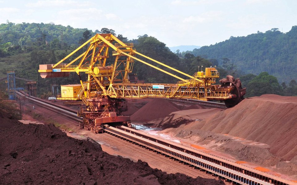 Governo brasileiro extinguiu a Reserva Nacional de Cobre e Associadas (Renca), localizada nos Estados do Pará e Amapá, com o objetivo atrair investimentos para o setor de mineração; extinção da reserva, criada em 1984, foi proposta pelo Ministério de Minas e Energia em março, sob o argumento de que a medida era necessária para viabilizar o potencial mineral da região e estimular o desenvolvimento econômico; decreto publicado no Diário Oficial da União estipula que o fim da reserva "não afasta a aplicação de legislação específica sobre a vegetação nativa, unidades e conservação da natureza, terra indígenas e áreas em faixa de fronteira" (Foto: Paulo Emílio) Governo brasileiro extinguiu a Reserva Nacional de Cobre e Associadas (Renca), localizada nos Estados do Pará e Amapá, com o objetivo atrair investimentos para o setor de mineração; extinção da reserva, criada em 1984, foi proposta pelo Ministério de Minas e Energia em março, sob o argumento de que a medida era necessária para viabilizar o potencial mineral da região e estimular o desenvolvimento econômico; decreto publicado no Diário Oficial da União estipula que o fim da reserva "não afasta a aplicação de legislação específica sobre a vegetação nativa, unidades e conservação da natureza, terra indígenas e áreas em faixa de fronteira"