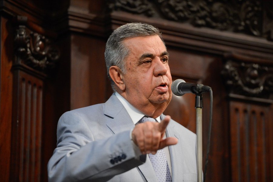 Alvo da Operação Cadeia Velha, o presidente da Assembleia Legislativa do Rio de Janeiro (Alerj), deputado Jorge Picciani (PMDB), é suspeito de receber propina da caixinha da Federação das Empresas de Transportes de Passageiros do Estado do Rio de Janeiro (Fetranspor); o Ministério Público conseguiu a informação com a delação premiada do doleiro Álvaro José Novis; Também foi preso Felipe Picciani, filho do peemedebista (Foto: Leonardo Lucena) Alvo da Operação Cadeia Velha, o presidente da Assembleia Legislativa do Rio de Janeiro (Alerj), deputado Jorge Picciani (PMDB), é suspeito de receber propina da caixinha da Federação das Empresas de Transportes de Passageiros do Estado do Rio de Janeiro (Fetranspor); o Ministério Público conseguiu a informação com a delação premiada do doleiro Álvaro José Novis; Também foi preso Felipe Picciani, filho do peemedebista