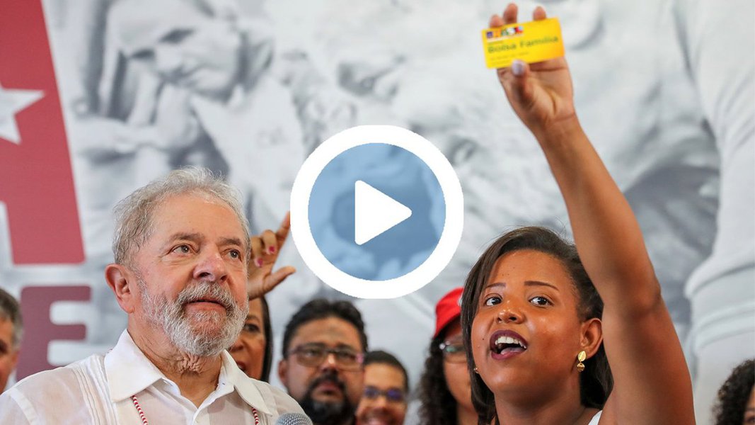Um dos maiores preconceitos disseminados pela extrema-direita brasileira contra o Bolsa Família foi desconstruído nesta terça-feira, 22, em Aracaju; formada em Administração de Empresas, a sergipana Iva Mayara devolveu o cartão do Bolsa Família e disse ter usado o benefício quando precisou e que deixou de receber assim que teve oportunidade; "Só quem sabe a dificuldade é quem passa. Ter aquele dinheirinho todo final de mês para comprar alimentação ou outra coisa é um alívio. Para as mulheres que estão numa situação precária, é realmente uma coisa muito valiosa", ressaltou Mayara; "Quando criei o Bolsa Família disseram que eu estava criando vagabundo, na verdade eu estava vendendo esperança", disse Lula (Foto: Aquiles Lins) Um dos maiores preconceitos disseminados pela extrema-direita brasileira contra o Bolsa Família foi desconstruído nesta terça-feira, 22, em Aracaju; formada em Administração de Empresas, a sergipana Iva Mayara devolveu o cartão do Bolsa Família e disse ter usado o benefício quando precisou e que deixou de receber assim que teve oportunidade; "Só quem sabe a dificuldade é quem passa. Ter aquele dinheirinho todo final de mês para comprar alimentação ou outra coisa é um alívio. Para as mulheres que estão numa situação precária, é realmente uma coisa muito valiosa", ressaltou Mayara; "Quando criei o Bolsa Família disseram que eu estava criando vagabundo, na verdade eu estava vendendo esperança", disse Lula