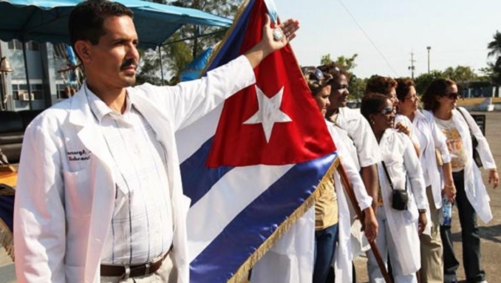 O governo cubano enviou no sábado (9) mais de 750 médicos para ilhas do Caribe na sequência da destruição do furacão Irma; os profissionais da saúde chegaram em Antígua, Barbuda, São Cristóvão, Nevis, Santa Lúcia, Bahamas, República Dominicana e Haiti; segundo a médica Regla Angulo Pardo, diretora da Unidade Central de Cooperação Médica de Cuba, eles continuarão com a comunicação diária com Havana para se manterem informados sobre os eventos que se desdobram (Foto: Romulo Faro) O governo cubano enviou no sábado (9) mais de 750 médicos para ilhas do Caribe na sequência da destruição do furacão Irma; os profissionais da saúde chegaram em Antígua, Barbuda, São Cristóvão, Nevis, Santa Lúcia, Bahamas, República Dominicana e Haiti; segundo a médica Regla Angulo Pardo, diretora da Unidade Central de Cooperação Médica de Cuba, eles continuarão com a comunicação diária com Havana para se manterem informados sobre os eventos que se desdobram