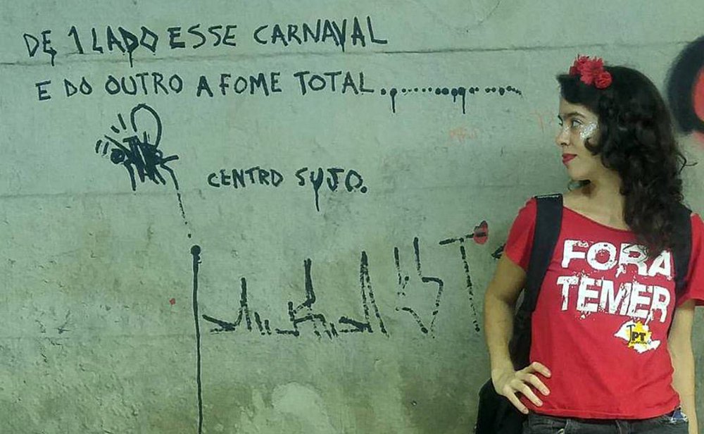Estudante de Direito Maira Pinheiro, de 26 anos, que foi detida na madrugada desse sábado, 4, sob acusação de pichação, divulgou nota à imprensa em que critica o prefeito João Doria (PSDB) e disse que durante a abordagem, no trajeto até o Distrito Policial e durante o registro da ocorrência, foi intimidada, constrangida e assediada; "É muito conveniente para a gestão Dória e seu projeto higienista de cidade fazer do meu caso punição exemplar. Reduz-se a discussão a um suposto dano ao patrimônio, jogando uma cortina de fumaça sobre o racismo e o classismo que motivam a perseguição aos pixadores e grafiteiros e à cultura de rua como um todo", afirmou (Foto: Aquiles Lins) Estudante de Direito Maira Pinheiro, de 26 anos, que foi detida na madrugada desse sábado, 4, sob acusação de pichação, divulgou nota à imprensa em que critica o prefeito João Doria (PSDB) e disse que durante a abordagem, no trajeto até o Distrito Policial e durante o registro da ocorrência, foi intimidada, constrangida e assediada; "É muito conveniente para a gestão Dória e seu projeto higienista de cidade fazer do meu caso punição exemplar. Reduz-se a discussão a um suposto dano ao patrimônio, jogando uma cortina de fumaça sobre o racismo e o classismo que motivam a perseguição aos pixadores e grafiteiros e à cultura de rua como um todo", afirmou