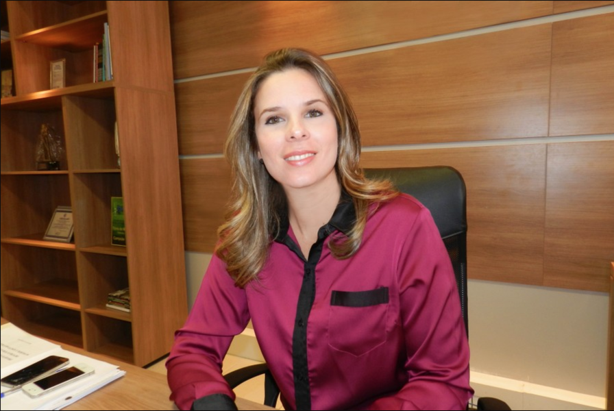 A Comissão de Constituição, Justiça e Redação (CCJR) da Assembleia Legislativa aprovou, por unanimidade a indicação do governador Camilo Santana (PT) para a continuidade de Mariana Lobo no comando da Defensoria Pública do Estado por mais dois anos. A decisão segue agora para a Mesa Diretora para, em seguida, ser pautado em sessão plenária (Foto: Rodrigo Rocha) A Comissão de Constituição, Justiça e Redação (CCJR) da Assembleia Legislativa aprovou, por unanimidade a indicação do governador Camilo Santana (PT) para a continuidade de Mariana Lobo no comando da Defensoria Pública do Estado por mais dois anos. A decisão segue agora para a Mesa Diretora para, em seguida, ser pautado em sessão plenária