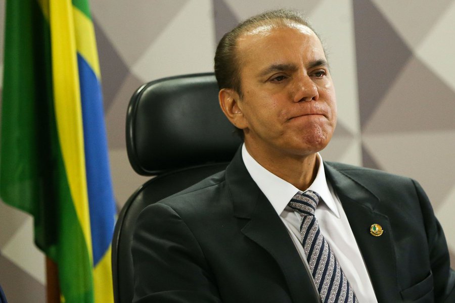 O presidente do Tribunal Superior Eleitoral Gilmar Mendes, que também é ministro do STF, negou o recurso extraordinário do senador Ataídes Oliveira (PSDB-TO) para derrubar decisões anteriores que declaram como irregulares as doações feitas pelo tucano durante a campanha eleitoral estadual em 2010, para o ex-governador Siqueira Campos. (Foto: Leonardo Lucena) O presidente do Tribunal Superior Eleitoral Gilmar Mendes, que também é ministro do STF, negou o recurso extraordinário do senador Ataídes Oliveira (PSDB-TO) para derrubar decisões anteriores que declaram como irregulares as doações feitas pelo tucano durante a campanha eleitoral estadual em 2010, para o ex-governador Siqueira Campos.