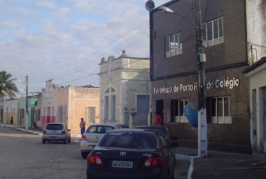 A Prefeitura de Porto Real do Colégio designou uma Comissão de Processo Administrativo Disciplinar (PAD) para apurar denúncias de possíveis irregularidades envolvendo servidores públicos; suspeita é de que os servidores tenham recebido pagamentos “incompatíveis com seus cargos e funções”; entre os funcionários constam parentes do ex-prefeito (Foto: Voney Malta) A Prefeitura de Porto Real do Colégio designou uma Comissão de Processo Administrativo Disciplinar (PAD) para apurar denúncias de possíveis irregularidades envolvendo servidores públicos; suspeita é de que os servidores tenham recebido pagamentos “incompatíveis com seus cargos e funções”; entre os funcionários constam parentes do ex-prefeito