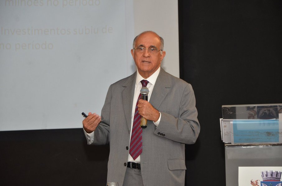 Em apresentação da 'Demonstração e Avaliação do Cumprimento das Metas Fiscais do Ano de 2016' na Câmara Municipal, nesta segunda, o secretário da Fazenda, Paulo Souto, disse que "a crise econômica nacional não abalou o equilíbrio fiscal" da gestão de ACM Neto; "A capital baiana deu um exemplo para o Brasil na condução das finanças públicas", disse Souto; segundo ele, "nem mesmo as circunstâncias de um ano eleitoral afastaram o prefeito ACM Neto da convicção de que o equilíbrio fiscal é o fundamento" de uma administração (Foto: Romulo Faro) Em apresentação da 'Demonstração e Avaliação do Cumprimento das Metas Fiscais do Ano de 2016' na Câmara Municipal, nesta segunda, o secretário da Fazenda, Paulo Souto, disse que "a crise econômica nacional não abalou o equilíbrio fiscal" da gestão de ACM Neto; "A capital baiana deu um exemplo para o Brasil na condução das finanças públicas", disse Souto; segundo ele, "nem mesmo as circunstâncias de um ano eleitoral afastaram o prefeito ACM Neto da convicção de que o equilíbrio fiscal é o fundamento" de uma administração