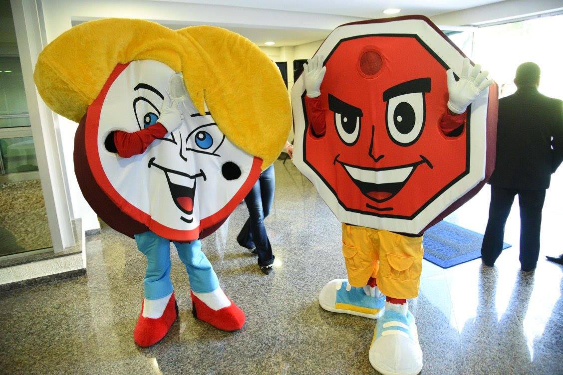 Detran-GO contará com estande onde ficarão expostos materiais educativos, um simulador de direção e a maquete do programa Detranzinho; as equipes de educadores de trânsito e seus mascotes, os “Educadinhos”, se revezarão durante os dez dias para sensibilizar os visitantes para a necessidade da adoção de posturas seguras no trânsito com intuito prevenir acidentes de trânsito e respeitar a vida (Foto: José Barbacena) Detran-GO contará com estande onde ficarão expostos materiais educativos, um simulador de direção e a maquete do programa Detranzinho; as equipes de educadores de trânsito e seus mascotes, os “Educadinhos”, se revezarão durante os dez dias para sensibilizar os visitantes para a necessidade da adoção de posturas seguras no trânsito com intuito prevenir acidentes de trânsito e respeitar a vida