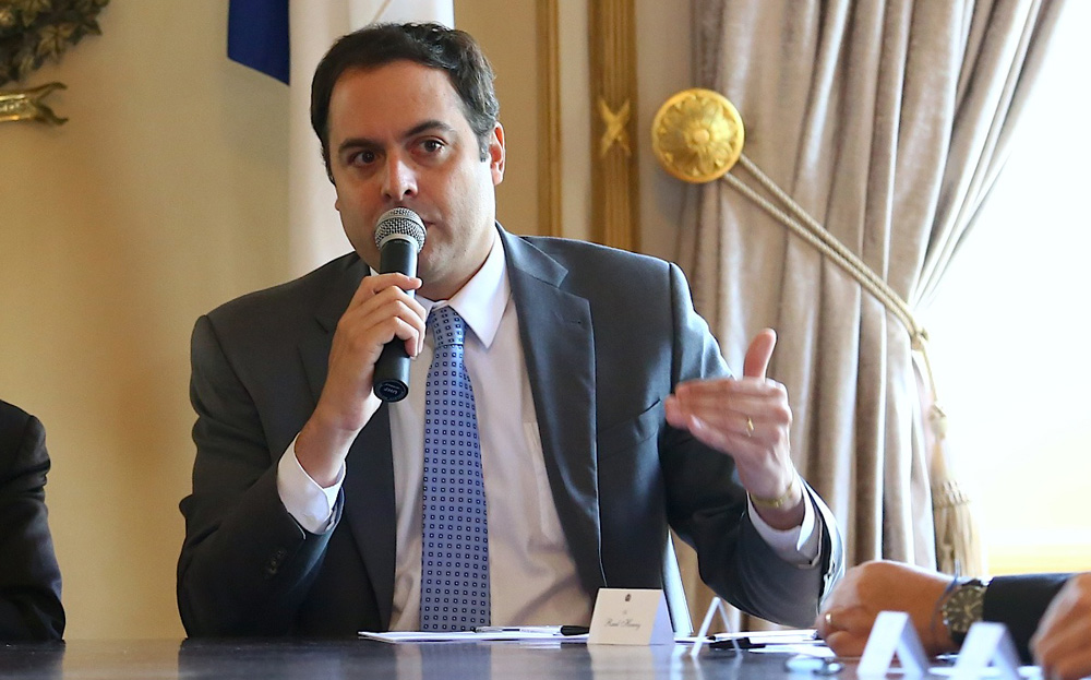 28/05/2015- Recife- PE, Brasil- O governandor de Pernambuco, Paulo Câmara (PSB), durante encontro com o ministro Mangabeira Unger (Secretaria de Assuntos Estratégicos), no Palácio Campos das Princesas. Foto: Vagner Ramos/ SEI (Foto: Paulo Emílio) www.brasil247.com - 28/05/2015- Recife- PE, Brasil- O governandor de Pernambuco, Paulo Câmara (PSB), durante encontro com o ministro Mangabeira Unger (Secretaria de Assuntos Estratégicos), no Palácio Campos das Princesas. Foto: Vagner Ramos/ SEI