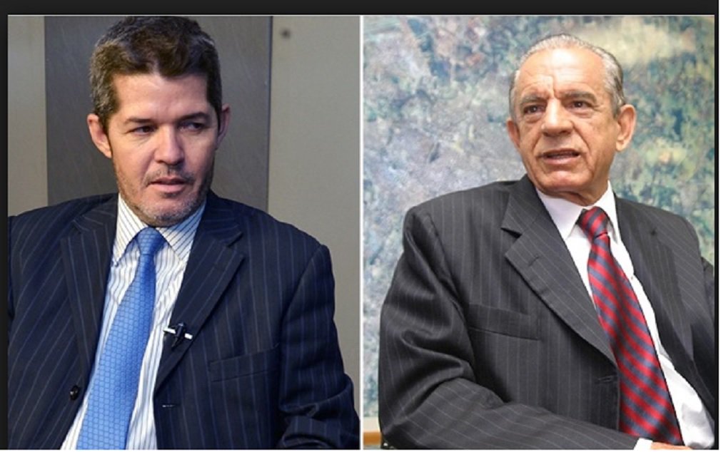 O deputado federal Delegado Waldir (PR), que andava sumido após a eleição municipal de 2016, reapareceu em entrevista ao Jornal Opção e soltou o verbo contra o prefeito Iris Rezende (PMDB); “Iris Rezende foi governador e prefeito três vezes. Mesmo assim, sua gestão é fraca, desmotivada e sem iniciativas relevantes. Os Cmeis funcionaram de forma precária. Nos postos de saúde faltam medicamentos e médicos O caos está instalado. Cadê as máquinas ‘roncando’? Na verdade, as máquinas estão paradas", criticou o parlamentar (Foto: José Barbacena) O deputado federal Delegado Waldir (PR), que andava sumido após a eleição municipal de 2016, reapareceu em entrevista ao Jornal Opção e soltou o verbo contra o prefeito Iris Rezende (PMDB); “Iris Rezende foi governador e prefeito três vezes. Mesmo assim, sua gestão é fraca, desmotivada e sem iniciativas relevantes. Os Cmeis funcionaram de forma precária. Nos postos de saúde faltam medicamentos e médicos O caos está instalado. Cadê as máquinas ‘roncando’? Na verdade, as máquinas estão paradas", criticou o parlamentar