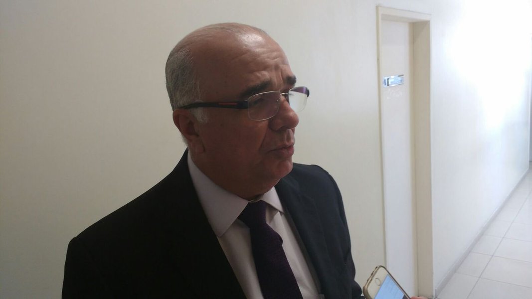 O secretário do Gabinete Civil do governo de Alagoas, Fábio Farias, negou um possível racha na base governista dentro da Assembleia Legislativa de Alagoas (ALE) depois da eleição da nova Mesa Diretora; Segundo ele, o resultado não preocupa o governo, que vê com normalidade a nova Mesa Diretora escolhida para a Casa de Tavares Bastos; “É o resultado da Casa e não houve interferência no pleito. O governo se comportou de forma republicana. Não há racha ou problema com a base do governo. Segue o ritmo do trabalho da gestão Renan Filho", disse ele (Foto: Voney Malta) O secretário do Gabinete Civil do governo de Alagoas, Fábio Farias, negou um possível racha na base governista dentro da Assembleia Legislativa de Alagoas (ALE) depois da eleição da nova Mesa Diretora; Segundo ele, o resultado não preocupa o governo, que vê com normalidade a nova Mesa Diretora escolhida para a Casa de Tavares Bastos; “É o resultado da Casa e não houve interferência no pleito. O governo se comportou de forma republicana. Não há racha ou problema com a base do governo. Segue o ritmo do trabalho da gestão Renan Filho", disse ele