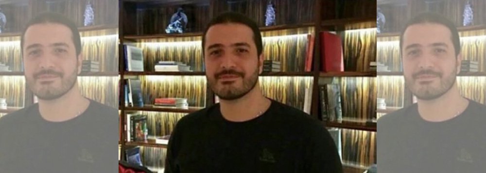 Reportagem de Joaquim Carvalho, do DCM, traça um perfil do neurocirurgião Richam Faissal El Hossain Ellakkis, que sugeriu num grupo de WhatsApp procedimento para matar dona Marisa Letícia; "Esses fdp vão embolizar ainda por cima. Tem que romper no procedimento. Daí já abre pupila. E o capeta abraça ela", afirmou; confira (Foto: Aquiles Lins) Reportagem de Joaquim Carvalho, do DCM, traça um perfil do neurocirurgião Richam Faissal El Hossain Ellakkis, que sugeriu num grupo de WhatsApp procedimento para matar dona Marisa Letícia; "Esses fdp vão embolizar ainda por cima. Tem que romper no procedimento. Daí já abre pupila. E o capeta abraça ela", afirmou; confira