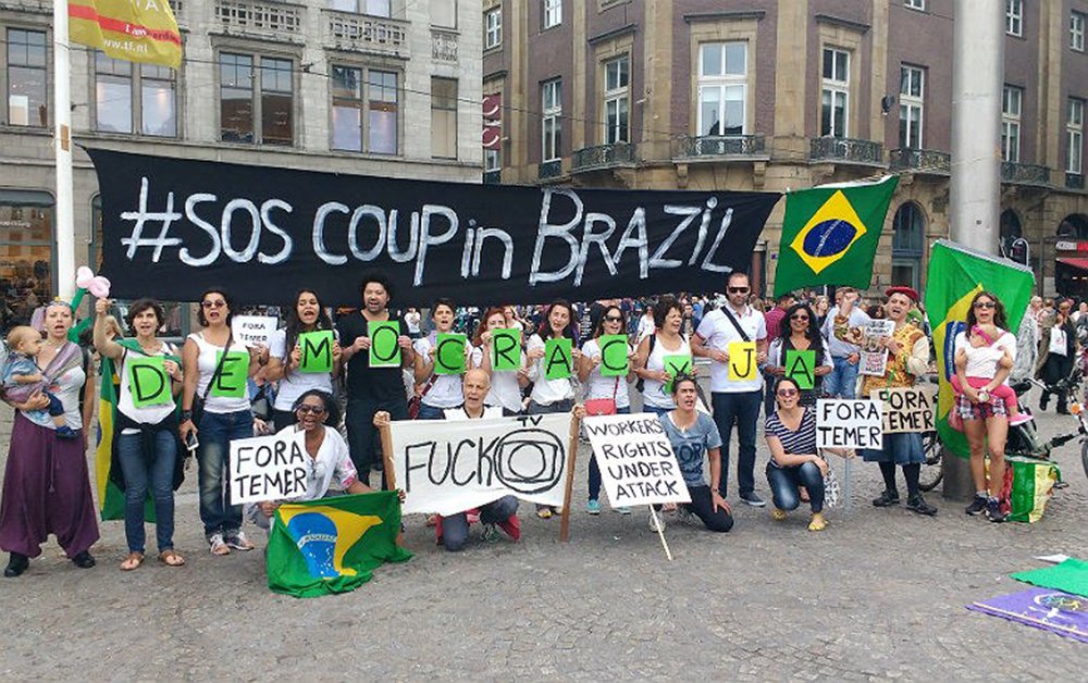 Compareceram no encontro de Amsterdam mais de 20 coletivos de muitos países – Portugal, Espanha, França, Alemanha, Holanda, Itália, Inglaterra, Dinamarca, Suécia, Noruega –, para um balanço sobre a situação política no Brasil, sobre o trabalho realizado por eles nestes anos e para organizar as atividades futuras do conjunto dos coletivos formados nos países europeus (Foto: Gisele Federicce) Compareceram no encontro de Amsterdam mais de 20 coletivos de muitos países – Portugal, Espanha, França, Alemanha, Holanda, Itália, Inglaterra, Dinamarca, Suécia, Noruega –, para um balanço sobre a situação política no Brasil, sobre o trabalho realizado por eles nestes anos e para organizar as atividades futuras do conjunto dos coletivos formados nos países europeus