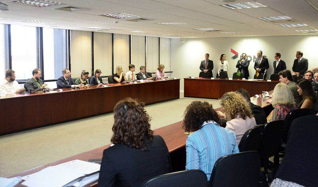 O governo de Minas Gerais recebeu nesta semana, em Belo Horizonte, uma comitiva formada por empresários e representantes do governo do Estado de Mecklenburg-Vorpommern (M-V), da Alemanha; foi assinada, na sede do Banco de Desenvolvimento de Minas Gerais (BDMG), uma Declaração Conjunta de Intenções entre Minas Gerais e Mecklenburg-Vorpommern, visando, principalmente, o desenvolvimento econômico sustentável (Foto: Leonardo Lucena) O governo de Minas Gerais recebeu nesta semana, em Belo Horizonte, uma comitiva formada por empresários e representantes do governo do Estado de Mecklenburg-Vorpommern (M-V), da Alemanha; foi assinada, na sede do Banco de Desenvolvimento de Minas Gerais (BDMG), uma Declaração Conjunta de Intenções entre Minas Gerais e Mecklenburg-Vorpommern, visando, principalmente, o desenvolvimento econômico sustentável