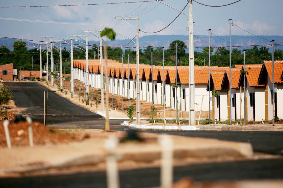 O governo federal deve anunciar na próxima segunda-feira mudanças no âmbito do programa Minha Casa Minha Vida (MCMV), além de destinar uma cota do Fundo de Garantia por Tempo de Serviço (FGTS) para compra de imóveis com valor limite de até 1,5 milhão de reais, atendendo parcialmente às demandas da indústria de construção (Foto: Gisele Federicce) O governo federal deve anunciar na próxima segunda-feira mudanças no âmbito do programa Minha Casa Minha Vida (MCMV), além de destinar uma cota do Fundo de Garantia por Tempo de Serviço (FGTS) para compra de imóveis com valor limite de até 1,5 milhão de reais, atendendo parcialmente às demandas da indústria de construção