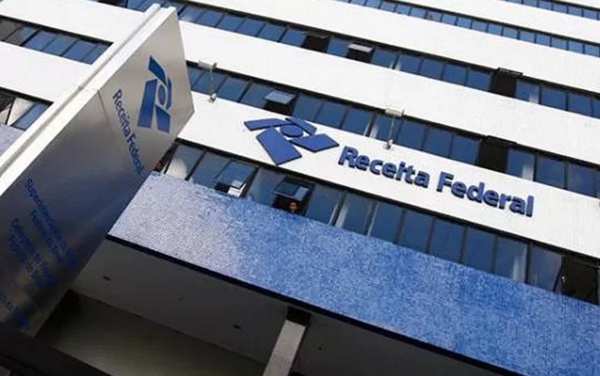 Contribuintes brasileiros que desejarem incluir seus dependentes na declaração do Imposto de Renda Pessoa Física (IRPF) 2017 terão de registrá-los a partir de 12 anos no Cadastro de Pessoas Físicas (CPF). Até o momento, a obrigatoriedade era para dependentes a partir dos 14 anos (Foto: Aquiles Lins) Contribuintes brasileiros que desejarem incluir seus dependentes na declaração do Imposto de Renda Pessoa Física (IRPF) 2017 terão de registrá-los a partir de 12 anos no Cadastro de Pessoas Físicas (CPF). Até o momento, a obrigatoriedade era para dependentes a partir dos 14 anos