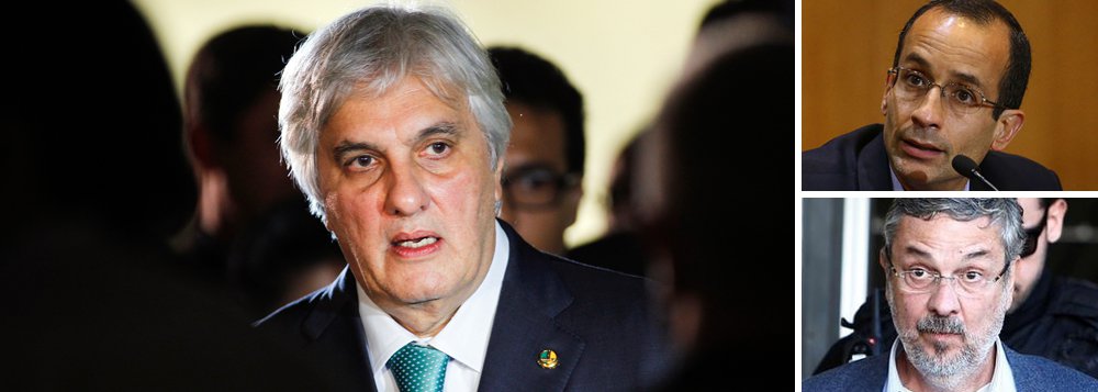 Senador cassado Delcídio do Amaral presta depoimento nesta sexta-feira, 3, em Curitiba ao juiz federal Sérgio Moro, como testemunha de acusação na ação penal contra o ex-ministro Antônio Palocci, o empreiteiro Marcelo Odebrecht e mais 13 pessoas; além de Delcídio, também prestam depoimento nesta sexta-feira a ex-funcionária da Odebrecht Maria Lúcia Guimarães Tavares, o ex-gerente da Petrobras Pedro Barusco e o engenheiro Zwi Skornicki; todos assinaram acordo de delação premiada e têm a obrigação de contar, e depois provar, o que sabem (Foto: Aquiles Lins) Senador cassado Delcídio do Amaral presta depoimento nesta sexta-feira, 3, em Curitiba ao juiz federal Sérgio Moro, como testemunha de acusação na ação penal contra o ex-ministro Antônio Palocci, o empreiteiro Marcelo Odebrecht e mais 13 pessoas; além de Delcídio, também prestam depoimento nesta sexta-feira a ex-funcionária da Odebrecht Maria Lúcia Guimarães Tavares, o ex-gerente da Petrobras Pedro Barusco e o engenheiro Zwi Skornicki; todos assinaram acordo de delação premiada e têm a obrigação de contar, e depois provar, o que sabem