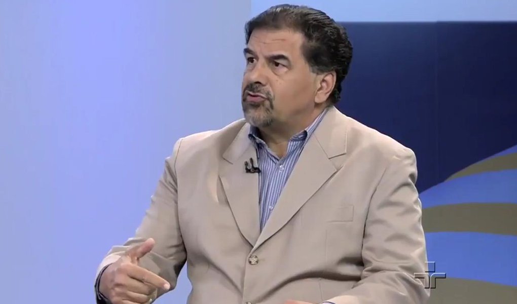 Em entrevista ao Jornal da Cultura, o economista Antonio Corrêa de Lacerda, doutor pela Unicamp e coordenador do Programa de Estudos Pós-graduados em Economia Política da PUC-SP, fez duras críticas ao modo como a operação Lava Jato no "combate à corrupção"; “O que nós estamos assistindo no Brasil é a destruição de ativos importantes de empresas brasileiras, que têm papel relevante, não apenas para os acionistas, mas para o País, pelo que ela gera de impostos, de empregos, de renda para o País”, afirmou; "Todos nós queremos um país mais limpo, mas isso não pode ser feito à custa da destruição da economia" (Foto: Aquiles Lins) Em entrevista ao Jornal da Cultura, o economista Antonio Corrêa de Lacerda, doutor pela Unicamp e coordenador do Programa de Estudos Pós-graduados em Economia Política da PUC-SP, fez duras críticas ao modo como a operação Lava Jato no "combate à corrupção"; “O que nós estamos assistindo no Brasil é a destruição de ativos importantes de empresas brasileiras, que têm papel relevante, não apenas para os acionistas, mas para o País, pelo que ela gera de impostos, de empregos, de renda para o País”, afirmou; "Todos nós queremos um país mais limpo, mas isso não pode ser feito à custa da destruição da economia"