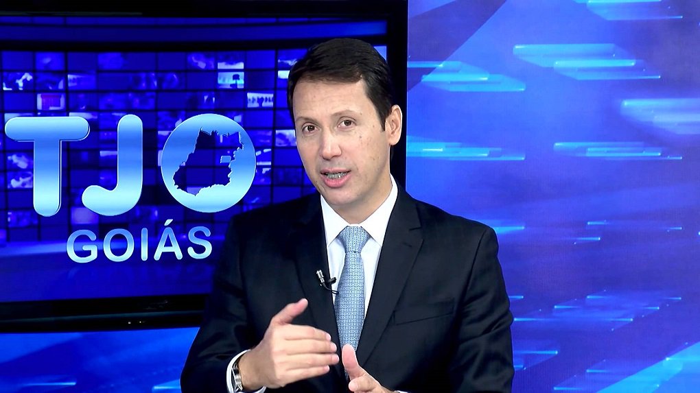 Presidente da Câmara Municipal de Goiânia já causou irritação aos colegas de plenário depois que tirou uns dias de férias logo após assumir o cargo; agora, os vereadores reclamam que Andrey está centralizador ao excesso e cobram mais diálogo por parte do peemedebista. "Ele precisa ouvir mais a Mesa Diretora e parar de tomar decisões unilaterais. Diria que ele precisa se abrir mais ao diálogo", disse o vereador Zander Fábio (PEN) ao jornal O Popular (Foto: José Barbacena) Presidente da Câmara Municipal de Goiânia já causou irritação aos colegas de plenário depois que tirou uns dias de férias logo após assumir o cargo; agora, os vereadores reclamam que Andrey está centralizador ao excesso e cobram mais diálogo por parte do peemedebista. "Ele precisa ouvir mais a Mesa Diretora e parar de tomar decisões unilaterais. Diria que ele precisa se abrir mais ao diálogo", disse o vereador Zander Fábio (PEN) ao jornal O Popular