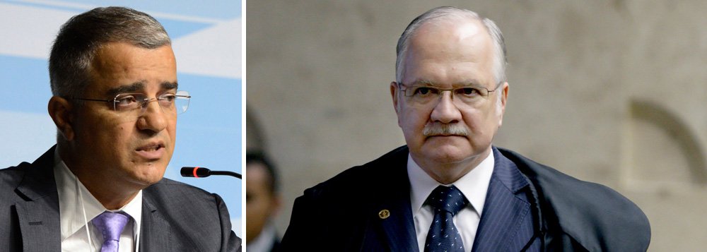Jornalista Kennedy Alencar reforçou nesta sexta-feira, 3, para que o ministro Edson Fachin, novo relator da Lava Jato no Supremo Tribunal federal, retire o sigilo das delações dos 77 executivos e ex-executivos da Odebrecht, que tê potencial de derrubar a cúpula do governo Michel Temer; "Será preciso ver se terá a capacidade de resistir às pressões, como tinha Teori Zavascki - seja corrigindo eventuais abusos do Ministério Público e de outras instâncias da Justiça, seja resistindo a eventuais lobbies para proteção política", afirmou; "Fachin está começando. Merece um voto de confiança. Começaria bem retirando o sigilo das delações da Odebrecht" (Foto: Aquiles Lins) Jornalista Kennedy Alencar reforçou nesta sexta-feira, 3, para que o ministro Edson Fachin, novo relator da Lava Jato no Supremo Tribunal federal, retire o sigilo das delações dos 77 executivos e ex-executivos da Odebrecht, que tê potencial de derrubar a cúpula do governo Michel Temer; "Será preciso ver se terá a capacidade de resistir às pressões, como tinha Teori Zavascki - seja corrigindo eventuais abusos do Ministério Público e de outras instâncias da Justiça, seja resistindo a eventuais lobbies para proteção política", afirmou; "Fachin está começando. Merece um voto de confiança. Começaria bem retirando o sigilo das delações da Odebrecht"