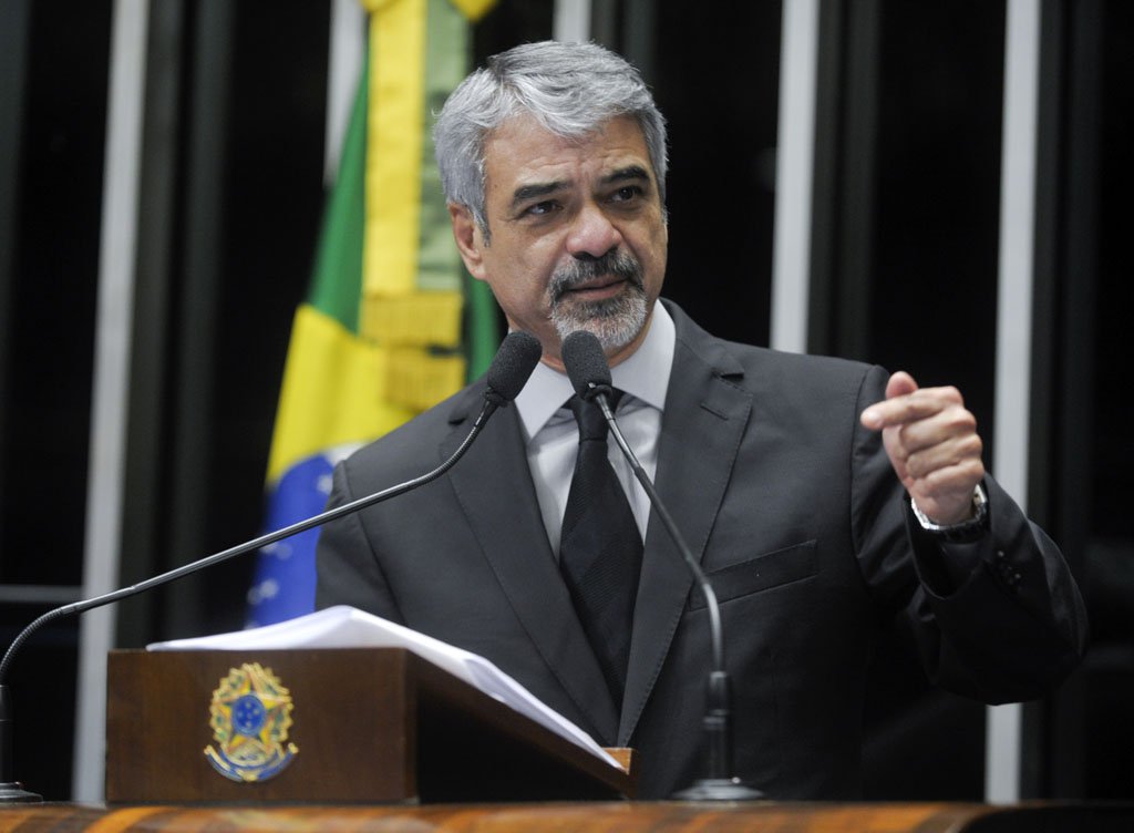 Senador Humberto Costa (PT-PE) apoia o Projeto de Lei da C�mara 14/2013, que trata de partidos pol�ticos e normas para elei��es (Foto: Aquiles Lins) Senador Humberto Costa (PT-PE) apoia o Projeto de Lei da C�mara 14/2013, que trata de partidos pol�ticos e normas para elei��es