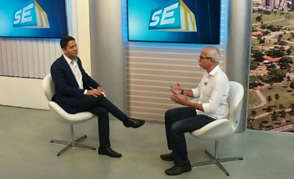 O prefeito Edvaldo Nogueira anunciou, em entrevista à TV Sergipe, que o pagamento de todos os aposentados e pensionistas já começou a ser realizado; inicialmente previsto para acontecer no dia 7 de fevereiro, o pagamento dos inativos será concluído até esta quinta-feira; há 17 meses, os servidores (ativos e inativos) não recebiam os seus vencimentos em dia; “No dia 10 de janeiro paguei o 13º salário; anteontem, dia 30, toda a administração já recebeu, e hoje estou depositando os valores dos vencimentos dos aposentados e pensionistas, que ia ser dia 7 e nós já antecipamos", disse Nogueira (Foto: José Barbacena) O prefeito Edvaldo Nogueira anunciou, em entrevista à TV Sergipe, que o pagamento de todos os aposentados e pensionistas já começou a ser realizado; inicialmente previsto para acontecer no dia 7 de fevereiro, o pagamento dos inativos será concluído até esta quinta-feira; há 17 meses, os servidores (ativos e inativos) não recebiam os seus vencimentos em dia; “No dia 10 de janeiro paguei o 13º salário; anteontem, dia 30, toda a administração já recebeu, e hoje estou depositando os valores dos vencimentos dos aposentados e pensionistas, que ia ser dia 7 e nós já antecipamos", disse Nogueira