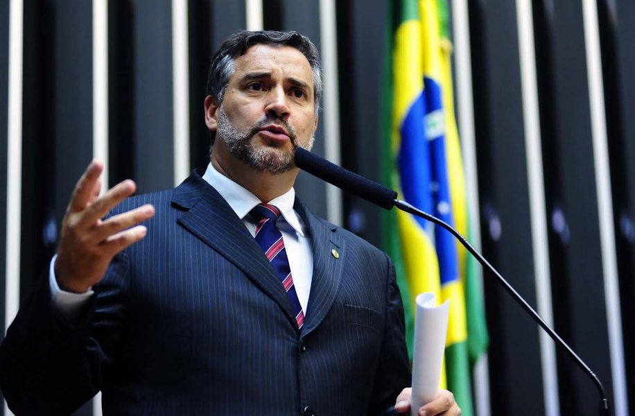 O deputado federal Paulo Pimenta (PT-RS) prestou solidariedade ao ex-presidente Luiz Inácio Lula da Silva pela morte de sua esposa, Marisa Letícia, ao 66 anos, teve morte cerebral na UTI do Hospital Sírio-Libanês desde o dia 24 de janeiro; "Dona Marisa é sinônimo de garra, coragem, simplicidade e esperança", afirmou (Foto: Leonardo Lucena) O deputado federal Paulo Pimenta (PT-RS) prestou solidariedade ao ex-presidente Luiz Inácio Lula da Silva pela morte de sua esposa, Marisa Letícia, ao 66 anos, teve morte cerebral na UTI do Hospital Sírio-Libanês desde o dia 24 de janeiro; "Dona Marisa é sinônimo de garra, coragem, simplicidade e esperança", afirmou