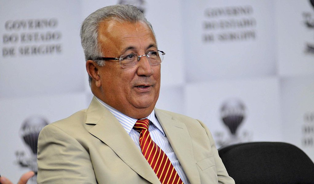 O governador de Sergipe, Jackson Barreto, entrega, nesta segunda-feira (26), obras em benefício da população de Itaporanga D’Ajuda; nos povoados Colônia Sapé, Minante e no Assentamento Dorcelina Folador, o governo estadual inaugurará os Sistemas Simplificados de Abastecimento de Água; em Itaporanga estão sendo investidos R$ 582.976 em cinco Sistemas Simplificados de Abastecimento, que beneficiarão 164 famílias; no povoado Colônia Sapé, o sistema beneficiará 27 famílias, 95 pessoas aproximadamente, a partir de um investimento de R$ 159.348 (Foto: Leonardo Lucena) O governador de Sergipe, Jackson Barreto, entrega, nesta segunda-feira (26), obras em benefício da população de Itaporanga D’Ajuda; nos povoados Colônia Sapé, Minante e no Assentamento Dorcelina Folador, o governo estadual inaugurará os Sistemas Simplificados de Abastecimento de Água; em Itaporanga estão sendo investidos R$ 582.976 em cinco Sistemas Simplificados de Abastecimento, que beneficiarão 164 famílias; no povoado Colônia Sapé, o sistema beneficiará 27 famílias, 95 pessoas aproximadamente, a partir de um investimento de R$ 159.348