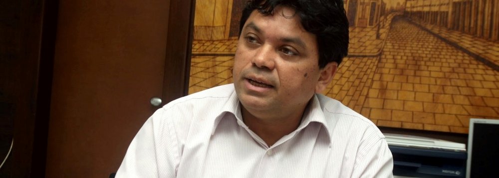 O secretário estadual de Articulação Política e presidente do PCdoB-MA, Márcio Jerry, afirmou que “o governador Flávio Dino está muito seguro apesar da crise”; “Com sua capacidade de gestão, o governador tem um planejamento seguro que permite pagar os servidores, além de demais realizações como construção de hospitais macro regionais, reforma de mais de 300 escolas do estado e etc", acrescentou o dirigente (Foto: Leonardo Lucena) O secretário estadual de Articulação Política e presidente do PCdoB-MA, Márcio Jerry, afirmou que “o governador Flávio Dino está muito seguro apesar da crise”; “Com sua capacidade de gestão, o governador tem um planejamento seguro que permite pagar os servidores, além de demais realizações como construção de hospitais macro regionais, reforma de mais de 300 escolas do estado e etc", acrescentou o dirigente