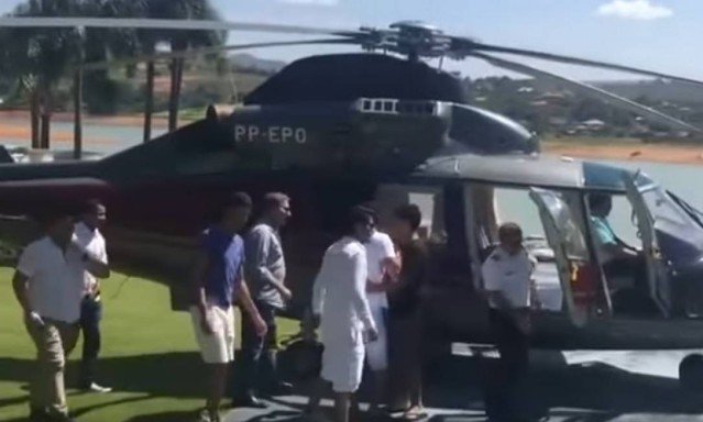 Ora, sargento! Como pode o governador Fernando Pimentel ter incorrido em qualquer irregularidade, se estava respaldado pela legislação? Legislação que, diga-se de passagem, foi criada pela própria oposição. Vale lembrar que o Decreto publicado em 19 de maio de 2005 foi assinado por seu líder-mor, o senador Aécio Neves (PSDB), então governador de Minas Gerais (Foto: Durval Ângelo) Ora, sargento! Como pode o governador Fernando Pimentel ter incorrido em qualquer irregularidade, se estava respaldado pela legislação? Legislação que, diga-se de passagem, foi criada pela própria oposição. Vale lembrar que o Decreto publicado em 19 de maio de 2005 foi assinado por seu líder-mor, o senador Aécio Neves (PSDB), então governador de Minas Gerais