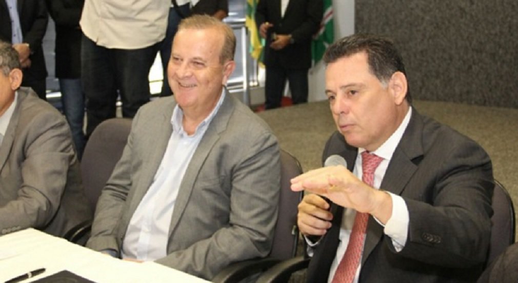 A uma semana de deixar o cargo, prefeito de Goiânia elogia política republicana do governador; "O governador Marconi Perillo tem sido um bom companheiro das últimas horas, a quem eu devo agradecer publicamente pelos auxílios e pelas parcerias com a administração de Goiânia nos últimos tempos”, disse o petista; Marconi tem mantido relações administrativas com todos os gestores municipais do estado; até o momento já recebeu 77 prefeitos eleitos e alinhou parcerias entre governo do Estado e as prefeituras (Foto: José Barbacena) A uma semana de deixar o cargo, prefeito de Goiânia elogia política republicana do governador; "O governador Marconi Perillo tem sido um bom companheiro das últimas horas, a quem eu devo agradecer publicamente pelos auxílios e pelas parcerias com a administração de Goiânia nos últimos tempos”, disse o petista; Marconi tem mantido relações administrativas com todos os gestores municipais do estado; até o momento já recebeu 77 prefeitos eleitos e alinhou parcerias entre governo do Estado e as prefeituras