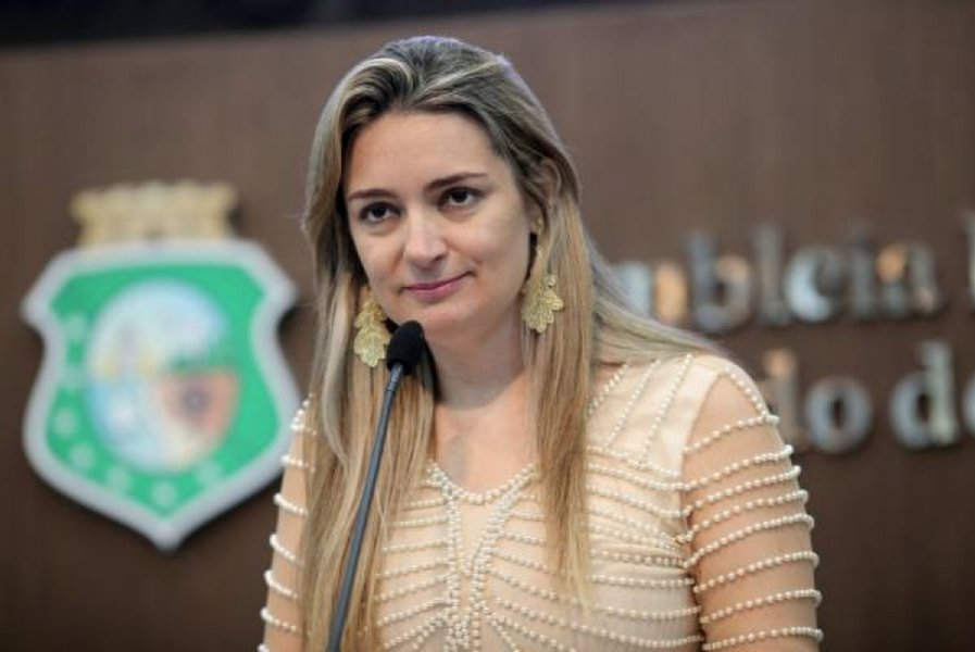Projeto de indicação da deputada Augusta de Brito (PCdoB) institui a Casa da Mulher Cearense nas macrorregiões de planejamento do Estado. De acordo com a parlamentar, a ideia é alinhar a política estadual à política nacional de enfrentamento à violência contra a mulher. A proposta também estabelece serviços especializados que devem ser ofertados, como, por exemplo, acolhimento, apoio psicossocial e promoção de autonomia econômica (Foto: Rodrigo Rocha) Projeto de indicação da deputada Augusta de Brito (PCdoB) institui a Casa da Mulher Cearense nas macrorregiões de planejamento do Estado. De acordo com a parlamentar, a ideia é alinhar a política estadual à política nacional de enfrentamento à violência contra a mulher. A proposta também estabelece serviços especializados que devem ser ofertados, como, por exemplo, acolhimento, apoio psicossocial e promoção de autonomia econômica