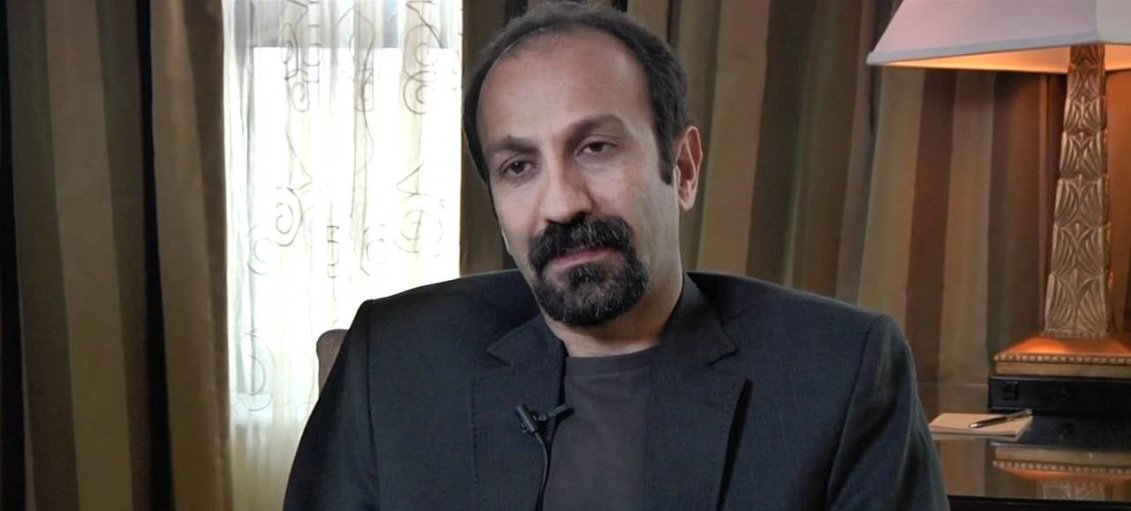 O cineasta iraniano Asghar Farhadi, indicado ao Oscar de melhor filme estrangeiro por "O Apartamento", não poderá comparecer à cerimônia de premiação em consequência do decreto aprovado pelo presidente dos Estados Unidos, Donald Trump, que proíbe por 90 dias a entrada no país de pessoas provenientes de países de maioria muçulmana - Líbia, Sudão, Somália, Síria, Iraque, Iêmen e Irã; a informação foi divulgada no Twitter de Trita Farsi, que preside o Conselho Nacional Iraniano-Americano, organização que promove relações entre os dois países (Foto: Leonardo Lucena) O cineasta iraniano Asghar Farhadi, indicado ao Oscar de melhor filme estrangeiro por "O Apartamento", não poderá comparecer à cerimônia de premiação em consequência do decreto aprovado pelo presidente dos Estados Unidos, Donald Trump, que proíbe por 90 dias a entrada no país de pessoas provenientes de países de maioria muçulmana - Líbia, Sudão, Somália, Síria, Iraque, Iêmen e Irã; a informação foi divulgada no Twitter de Trita Farsi, que preside o Conselho Nacional Iraniano-Americano, organização que promove relações entre os dois países