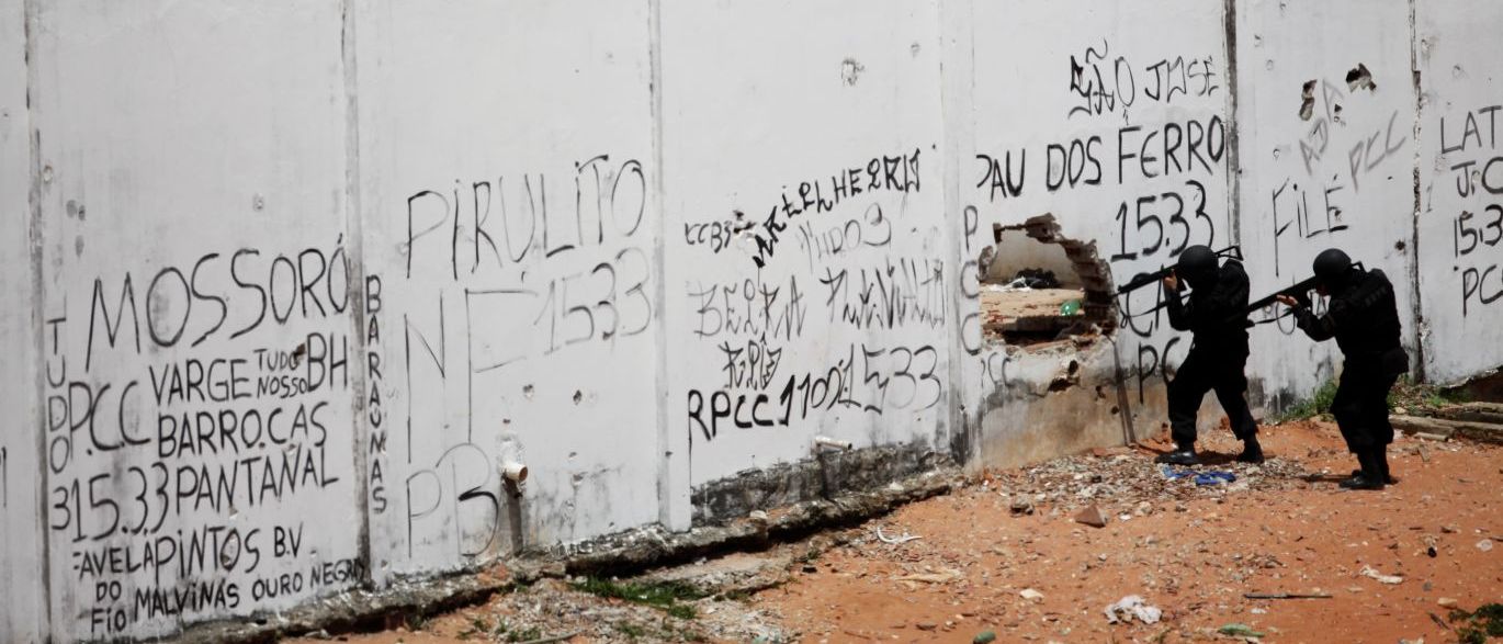 Polícia invade penitenciária de Alcaçuz (RN) após 13 dias de motim que resultaram em 26 mortes (Foto: Paulo Emílio) Polícia invade penitenciária de Alcaçuz (RN) após 13 dias de motim que resultaram em 26 mortes