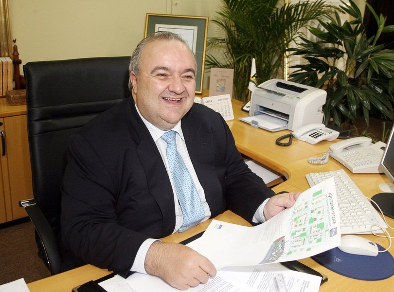 O prefeito recém-empossado de Curitiba, Rafael Greca (PMN), permanece internado com quadro de saúde estável e teve melhora dos sintomas respiratórios; ele foi hospitalizado ontem (2) após um quadro de embolia pulmonar; o boletim médico divulgado na manhã desta terça pelo Hospital Marcelino Champagnat informa a melhora no quadro respiratório do prefeito, e que ao longo do dia ele vai passar por exames para acompanhar a evolução da saúde (Foto: Romulo Faro) O prefeito recém-empossado de Curitiba, Rafael Greca (PMN), permanece internado com quadro de saúde estável e teve melhora dos sintomas respiratórios; ele foi hospitalizado ontem (2) após um quadro de embolia pulmonar; o boletim médico divulgado na manhã desta terça pelo Hospital Marcelino Champagnat informa a melhora no quadro respiratório do prefeito, e que ao longo do dia ele vai passar por exames para acompanhar a evolução da saúde
