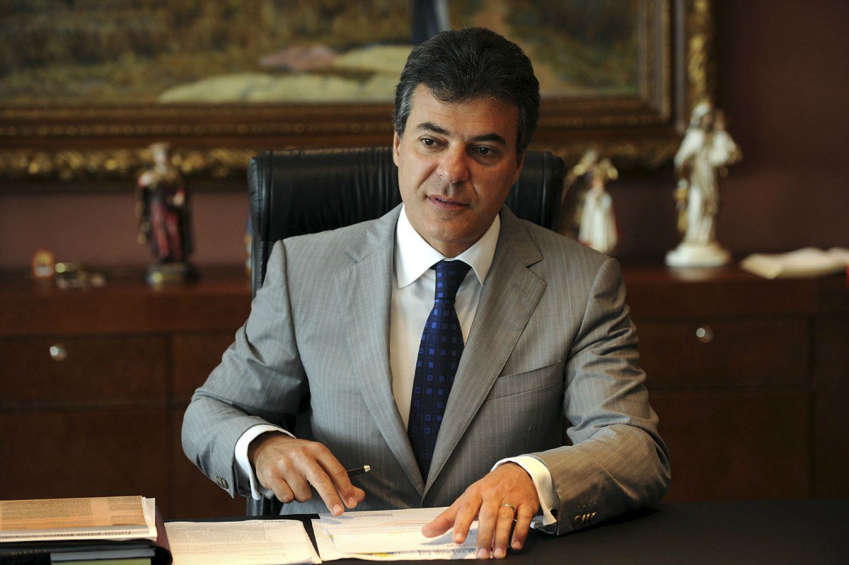 O governador Beto Richa (PSDB) é rejeitado 61,4% dos eleitores do Paraná, de acordo com pesquisa do instituto Paraná Pesquisas; apenas 35,1% aprovam o tucano, e 3,5% não souberam ou não quiseram responder; os paranaenses também desaprovam o governo de Michel Temer: 48,9% estão insatisfeitos; 43,2% aprovam a gestão (Foto: Romulo Faro) O governador Beto Richa (PSDB) é rejeitado 61,4% dos eleitores do Paraná, de acordo com pesquisa do instituto Paraná Pesquisas; apenas 35,1% aprovam o tucano, e 3,5% não souberam ou não quiseram responder; os paranaenses também desaprovam o governo de Michel Temer: 48,9% estão insatisfeitos; 43,2% aprovam a gestão