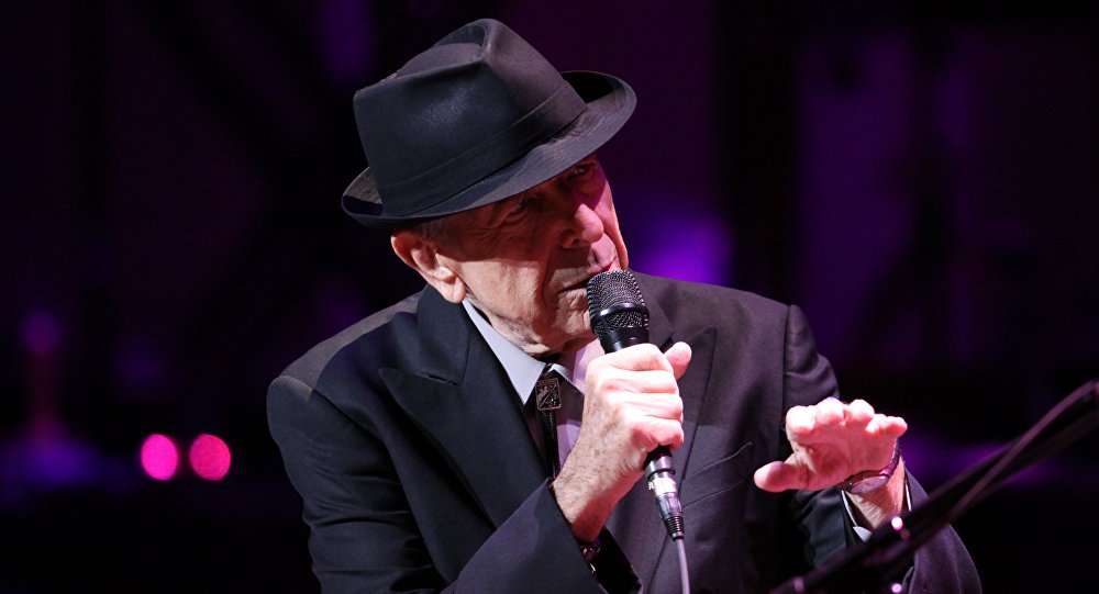 Nascido em Montréal, em 21 de setembro de 1934, Cohen se destacou primeiramente como escritor antes de entrar para o mundo da música, no qual produziu trabalhos marcantes, para si e também para outros cantores. Entre eles, destacam-se canções como "Suzanne", "Hey, That's No Way To Say Goodbye", "Dance Me To The End Of Love" e "Everybody Knows". É considerado por muitos um dos grandes artistas do século XX; confira dois de seus clássicos (Foto: Leonardo Attuch) Nascido em Montréal, em 21 de setembro de 1934, Cohen se destacou primeiramente como escritor antes de entrar para o mundo da música, no qual produziu trabalhos marcantes, para si e também para outros cantores. Entre eles, destacam-se canções como "Suzanne", "Hey, That's No Way To Say Goodbye", "Dance Me To The End Of Love" e "Everybody Knows". É considerado por muitos um dos grandes artistas do século XX; confira dois de seus clássicos