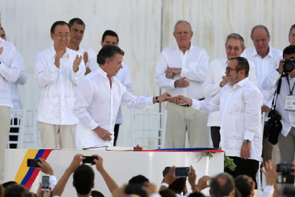 O Congresso colombiano aprovou na noite de quarta-feria (28) uma lei de anistia para "crimes menores" cometidos por membros das Forças Armadas Revolucionárias da Colômbia (Farc); a medida foi aprovada no Senado por 69 votos a favor e nenhum contra e na Câmara dos Representantes por 121 votos favoráveis e nenhum contrário (Foto: Romulo Faro) O Congresso colombiano aprovou na noite de quarta-feria (28) uma lei de anistia para "crimes menores" cometidos por membros das Forças Armadas Revolucionárias da Colômbia (Farc); a medida foi aprovada no Senado por 69 votos a favor e nenhum contra e na Câmara dos Representantes por 121 votos favoráveis e nenhum contrário