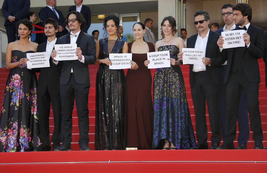Após ser excluído do Oscar pelo governo golpista, por retaliação em função da manifestação dos atores contra o impeachment da presidente Dilma, durante a abertura do Festival de Cannes, o filme "Aquarius", de Kleber Mendonça Filho, acaba de ser indicado ao César, o Oscar francês, para concorrer na categoria de melhor filme estrangeiro; longa concorre com filmes como "Eu, Daniel Blake", "Manchester à Beira-Mar", "Bacalaureat", "A Garota sem Nome" e "É Apenas o Fim do Mundo" (Foto: Aquiles Lins) Após ser excluído do Oscar pelo governo golpista, por retaliação em função da manifestação dos atores contra o impeachment da presidente Dilma, durante a abertura do Festival de Cannes, o filme "Aquarius", de Kleber Mendonça Filho, acaba de ser indicado ao César, o Oscar francês, para concorrer na categoria de melhor filme estrangeiro; longa concorre com filmes como "Eu, Daniel Blake", "Manchester à Beira-Mar", "Bacalaureat", "A Garota sem Nome" e "É Apenas o Fim do Mundo"