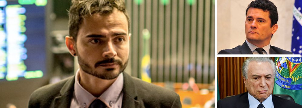 "Especialista em divulgar áudios impróprios, a dúvida em Brasília é quando Sérgio Moro irá divulgar os áudios entre Calero e Michel Temer", brinca o jornalista, nas redes sociais, em referência principalmente à divulgação das conversas entre Dilma Rousseff e Lula pelo juiz de Curitiba; gravações que Marcelo Calero teria feito de Temer, Eliseu Padilha e Geddel Vieira Lima, porém, se ocorreram, estariam com a Polícia Federal, que é subordinada ao Ministério da Justiça, de Alexandre de Moraes (Foto: Gisele Federicce) "Especialista em divulgar áudios impróprios, a dúvida em Brasília é quando Sérgio Moro irá divulgar os áudios entre Calero e Michel Temer", brinca o jornalista, nas redes sociais, em referência principalmente à divulgação das conversas entre Dilma Rousseff e Lula pelo juiz de Curitiba; gravações que Marcelo Calero teria feito de Temer, Eliseu Padilha e Geddel Vieira Lima, porém, se ocorreram, estariam com a Polícia Federal, que é subordinada ao Ministério da Justiça, de Alexandre de Moraes