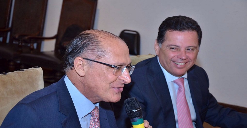 Pesquisa mostra que os dois tucanos aproveitam bem a força da mídia digital e conseguem potencializar ações de governo principalmente no Twitter e Facebook; quesito influência leva em conta três fatores: interações, alcance das postagens e engajamento; Marconi Perillo ganhou destaque por compartilhar na internet momentos da vida pessoal e opiniões sobre temas relevantes; governadores Paulo Câmara, Camilo Santana e Renan Filho completam os cinco primeiros do ranking (Foto: José Barbacena) Pesquisa mostra que os dois tucanos aproveitam bem a força da mídia digital e conseguem potencializar ações de governo principalmente no Twitter e Facebook; quesito influência leva em conta três fatores: interações, alcance das postagens e engajamento; Marconi Perillo ganhou destaque por compartilhar na internet momentos da vida pessoal e opiniões sobre temas relevantes; governadores Paulo Câmara, Camilo Santana e Renan Filho completam os cinco primeiros do ranking