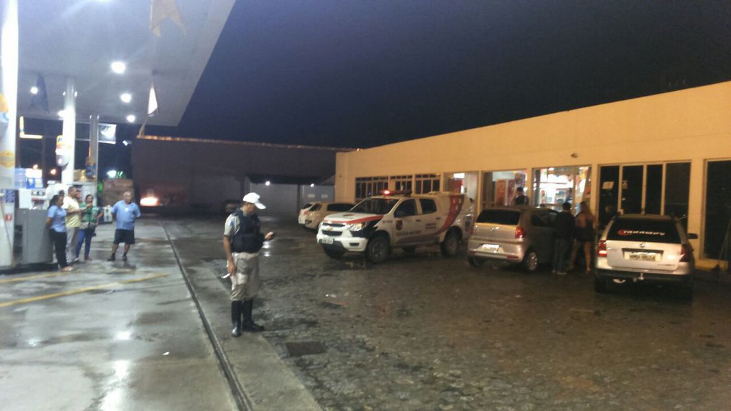 Batizada de ‘Sossego’, Operação realizada por policiais e órgãos de controle de passeios públicos e de meio ambiente da prefeitura de Maceió, fechou e autuou diversos bares irregulares; ela havia sido suspensa durante o processo eleitoral e volta agora a acontecer com mais frequência com o objetivo, também, de combater o som alto (Foto: Voney Malta) Batizada de ‘Sossego’, Operação realizada por policiais e órgãos de controle de passeios públicos e de meio ambiente da prefeitura de Maceió, fechou e autuou diversos bares irregulares; ela havia sido suspensa durante o processo eleitoral e volta agora a acontecer com mais frequência com o objetivo, também, de combater o som alto