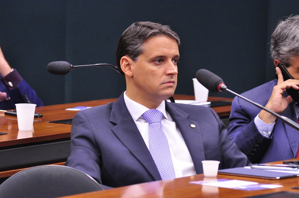 Deputado federal Thiago Peixoto volta a criticar a morosidade do prefeito Iris Rezende (PMDB); quase um mês após assumir a prefeitura de Goiânia, Iris não completou a equipe de auxiliares e vem sendo criticado pela quantidade de secretários processados na Justiça; “Iris está vacilando em tomar decisões. Nossa capital não tem tempo a perder. Iris e Goiânia vivem em tempos diferentes”, disse o deputado em suas redes sociais (Foto: José Barbacena) Deputado federal Thiago Peixoto volta a criticar a morosidade do prefeito Iris Rezende (PMDB); quase um mês após assumir a prefeitura de Goiânia, Iris não completou a equipe de auxiliares e vem sendo criticado pela quantidade de secretários processados na Justiça; “Iris está vacilando em tomar decisões. Nossa capital não tem tempo a perder. Iris e Goiânia vivem em tempos diferentes”, disse o deputado em suas redes sociais