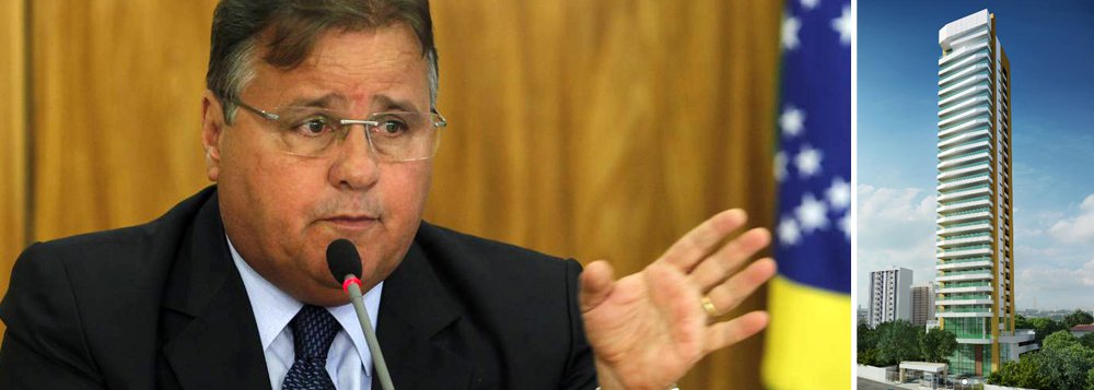 O ex-ministro Geddel Vieira Lima afirmou que já pagou R$ 1,9 milhão por seu apartamento no condomínio de luxo La Vue, espigão em construção na área histórica de Salvador que levou à sua demissão, e chegou a mostrar cheques que supostamente comprovariam as transações; apesar de afirmar a veracidade dos documentos, Geddel não permitiu que o material fosse copiado por jornalista para verificação posterior; há suspeitas de que o político tenha recebido o condomínio como presente (Foto: Giuliana Miranda) O ex-ministro Geddel Vieira Lima afirmou que já pagou R$ 1,9 milhão por seu apartamento no condomínio de luxo La Vue, espigão em construção na área histórica de Salvador que levou à sua demissão, e chegou a mostrar cheques que supostamente comprovariam as transações; apesar de afirmar a veracidade dos documentos, Geddel não permitiu que o material fosse copiado por jornalista para verificação posterior; há suspeitas de que o político tenha recebido o condomínio como presente